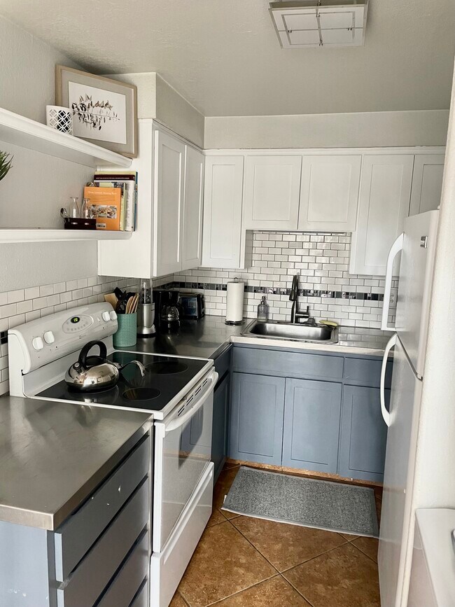 Building Photo - 20390 Fairway Dr