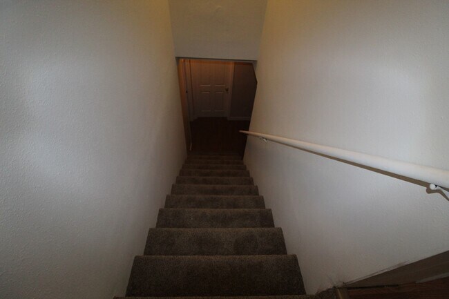 Building Photo - 623 E Sanson Ave