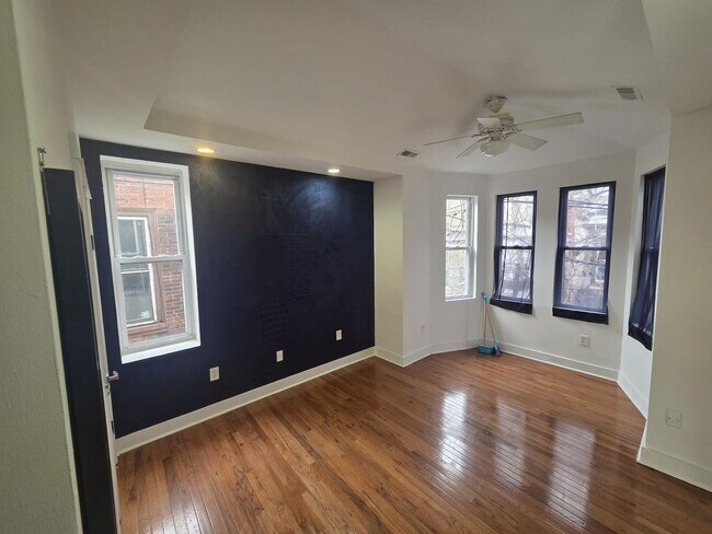 Building Photo - Bright and spacious three bedroom unit in a great location in Brewerytown