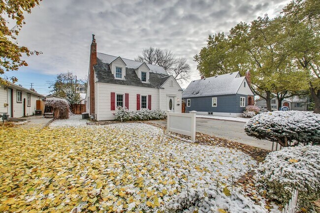 Building Photo - Charming 3-Bedroom Home with Spacious Base...