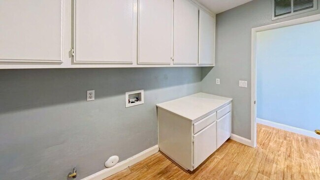 Building Photo - 526 Wrightwood Rd
