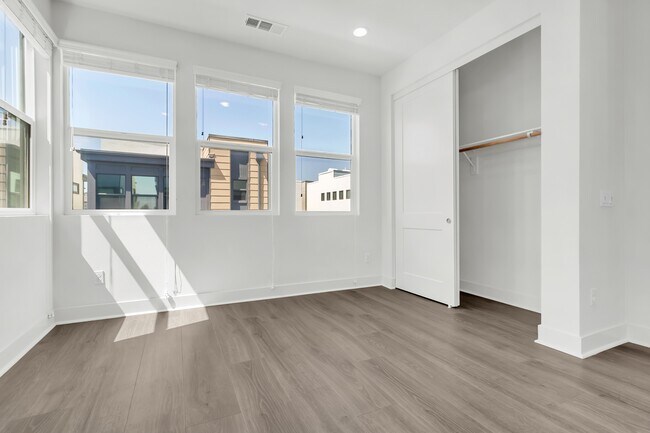 Building Photo - 347 Novel