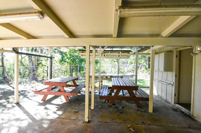 Building Photo - 2 Bed | 2 Bath | w/Carport in Kahaluu