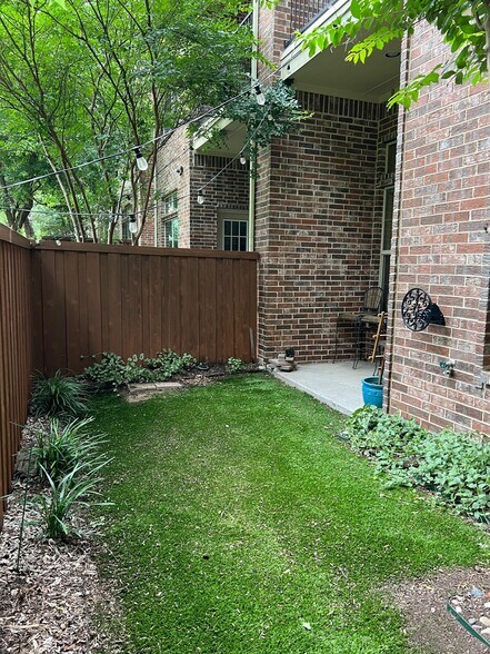 Building Photo - 2211 Eriksson Ln