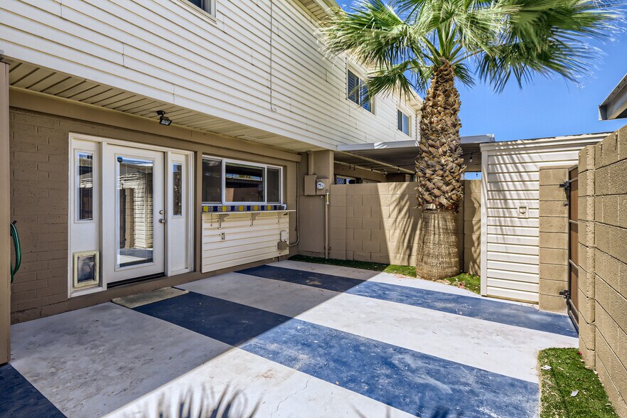 Building Photo - 8476 E Chaparral Rd