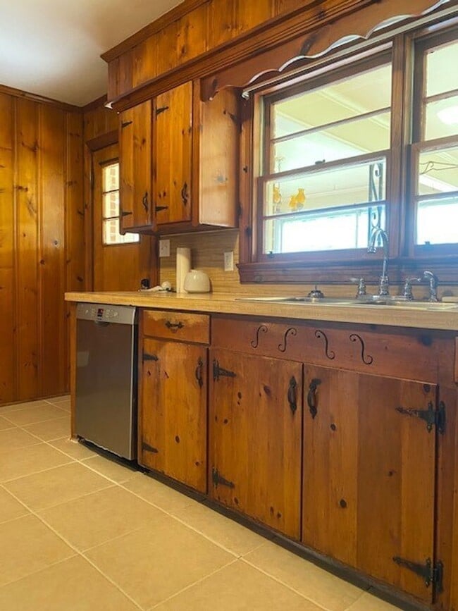 Building Photo - 819 Old Smith Chapel Rd