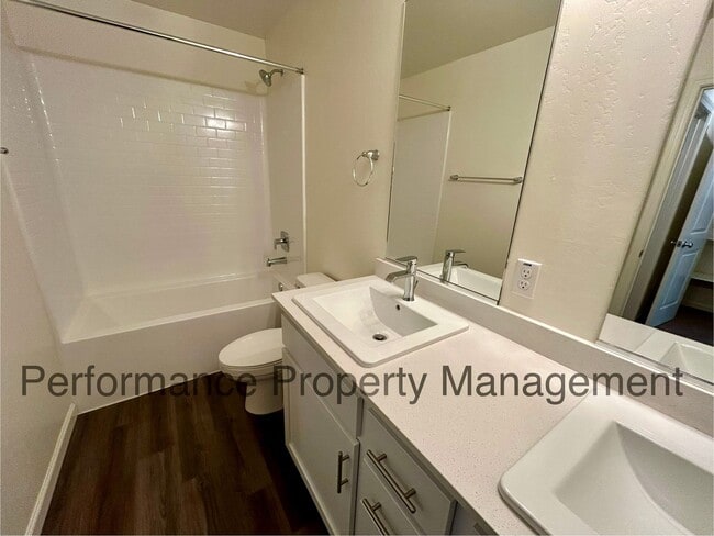 Building Photo - Newer 4 Bed/2 Bath Home w/ Solar, RBP & Se...