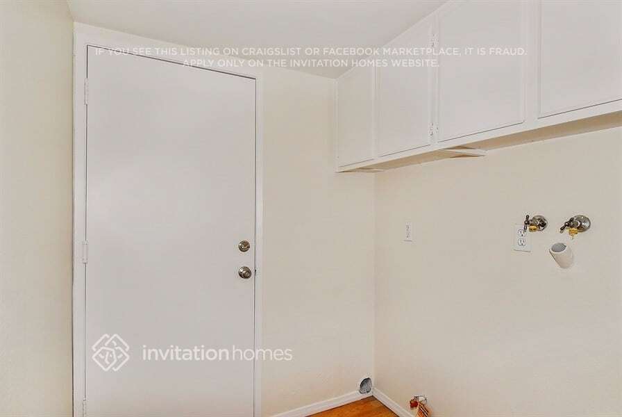 Building Photo - 15940 Miller Ave