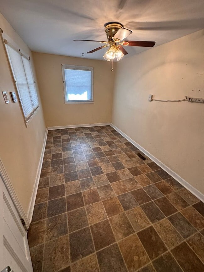 Building Photo - 1 bed 1 bath Home