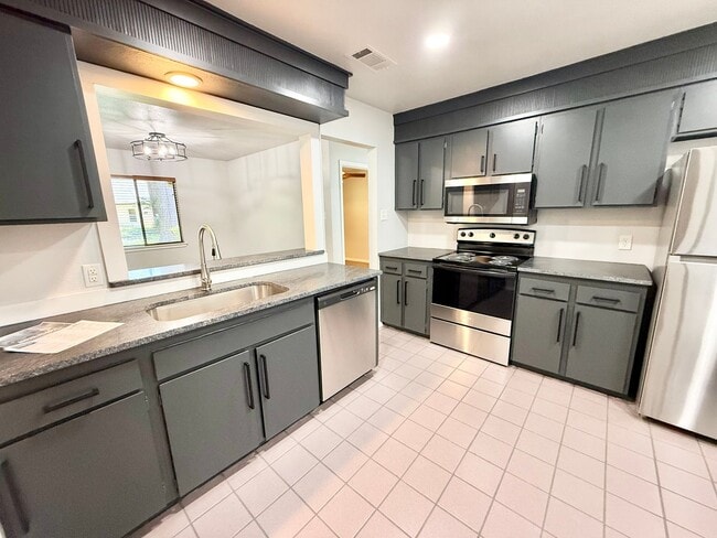 Building Photo - 18135 Serenity Way