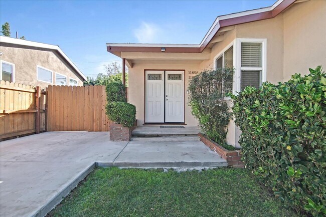 Building Photo - 11856 Beatrice St