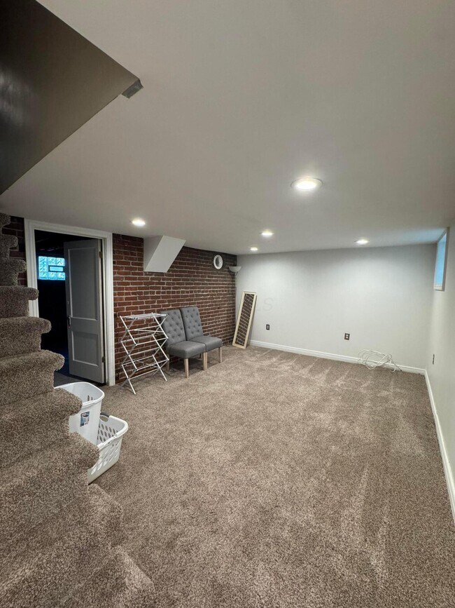 Building Photo - 293 E Mithoff St