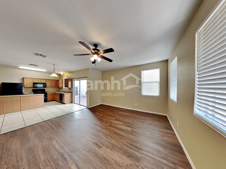 Building Photo - 5330 W Albeniz Pl