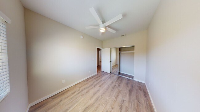 Building Photo - 4 bed house on Adobe!