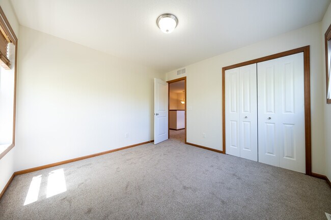 Building Photo - 1814 Spring Creek Dr
