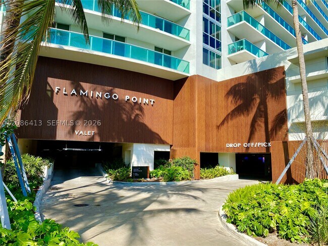 Building Photo - 1500 Bay Dr E