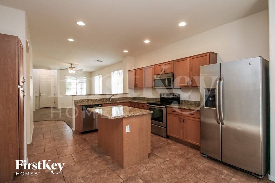 Building Photo - 4142 S Mariposa Dr