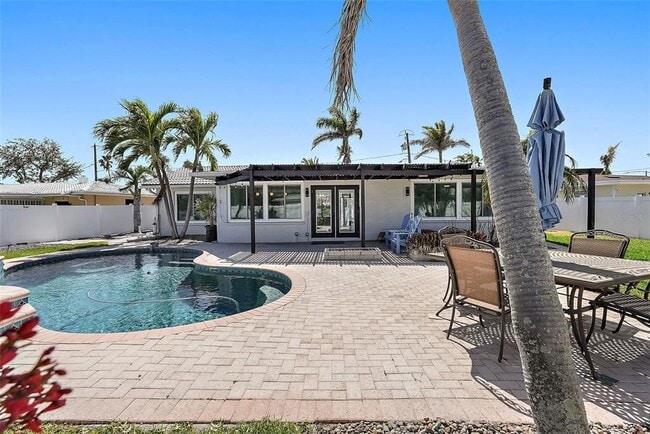 Building Photo - 3755 Belle Vista Dr E