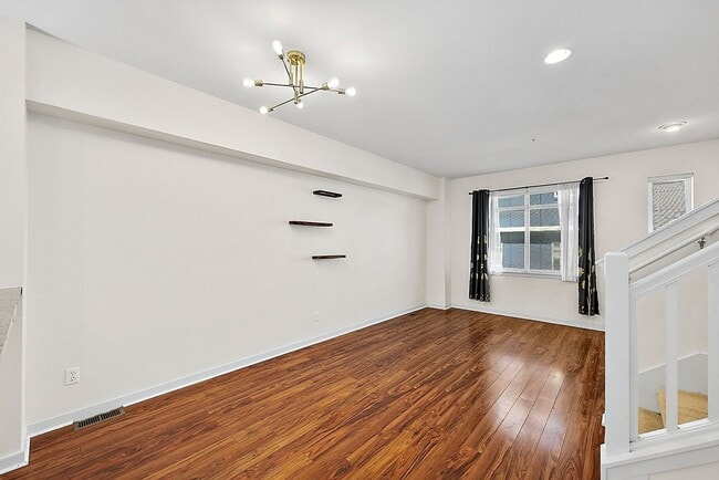 Building Photo - Modern 3-Story Tacoma Condo – Downtown Cit...