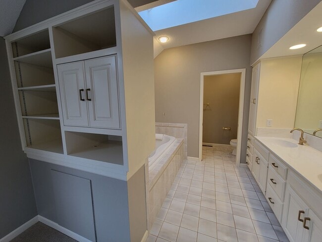 Building Photo - Upscale and Spacious Cedar Falls House for...