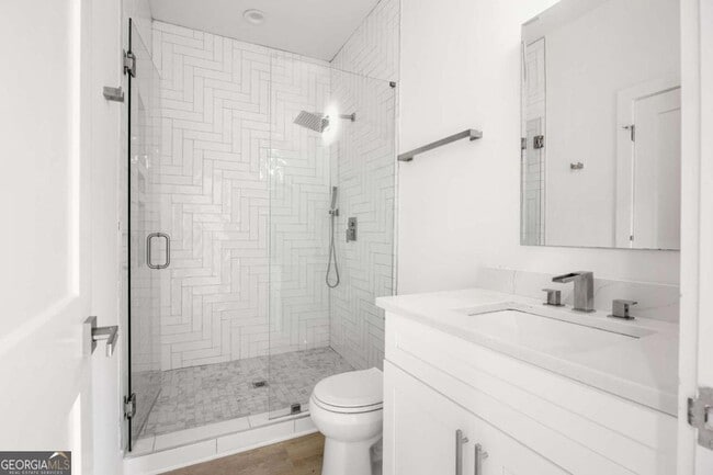 Building Photo - 24 Hutchinson St NE