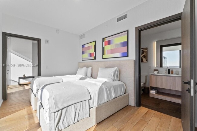 Building Photo - 398 NE 5th St