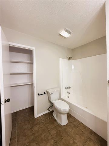 Building Photo - 1025 NW Summercrest Blvd