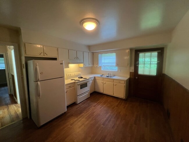 Building Photo - 6694 Maxwell Dr