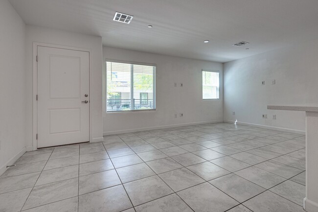 Building Photo - Modern 3-Bedroom Townhome in Gated Community
