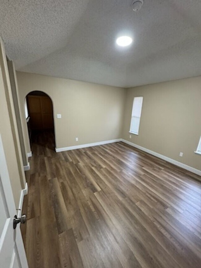 Building Photo - Charming 3-Bedroom Home in Northwest Bakersfield