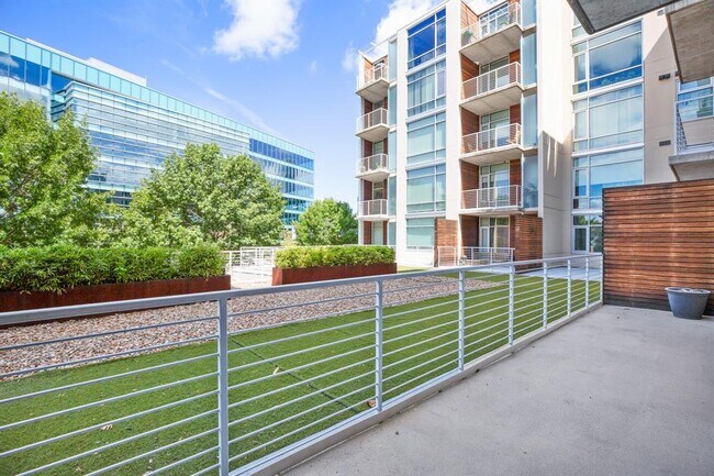 Building Photo - 210 Lee Barton Dr