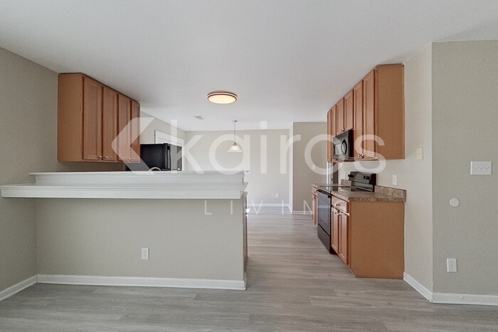 Building Photo - 100 Farmington Dr