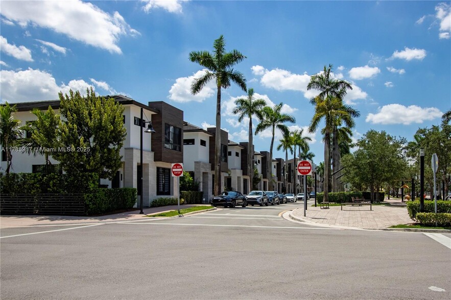 Primary Photo - 4765 NW 85th Ave