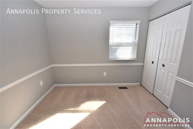 Building Photo - 424 Holly Dr