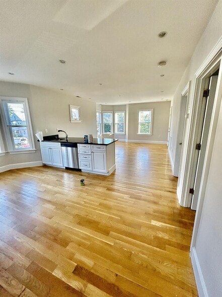 Building Photo - 57 Greenleaf Ave