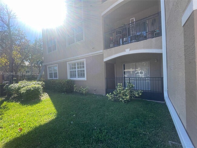 Building Photo - 100 SW 117th Terrace