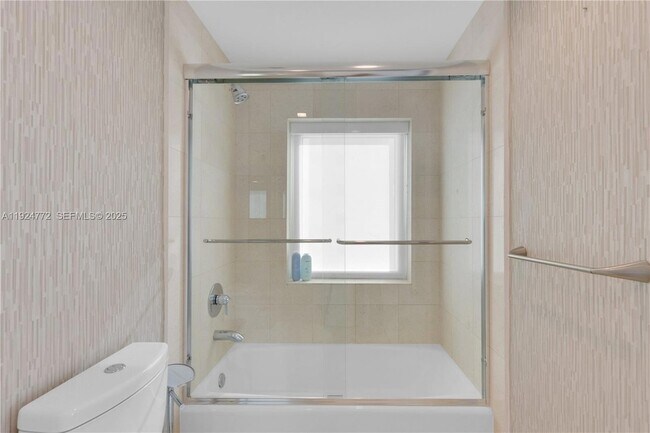 Building Photo - 2711 S Ocean Dr