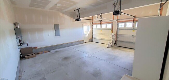 Building Photo - 2145 Bellflower Wy