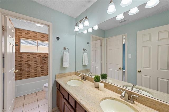 Building Photo - 1080 Winding Creek W Dr