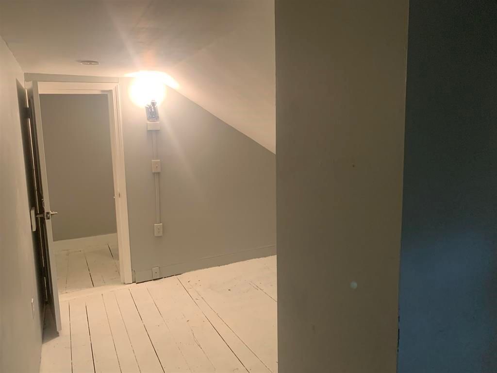 Building Photo - 12 Broad