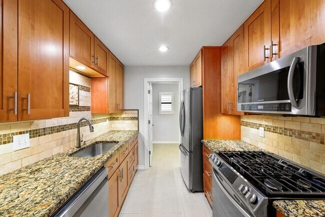 Building Photo - 6903 Moonmont Dr