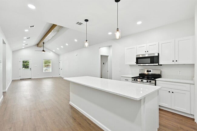 Building Photo - 6109 Woodrow St