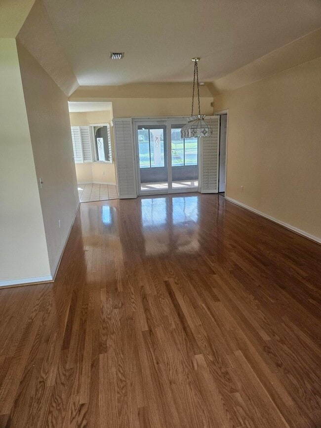 Building Photo - 382 SE Naranja Ave