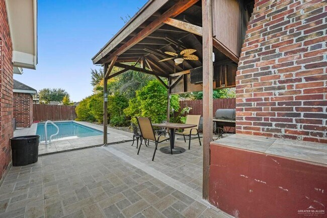 Building Photo - 23 W Arapaho Ave