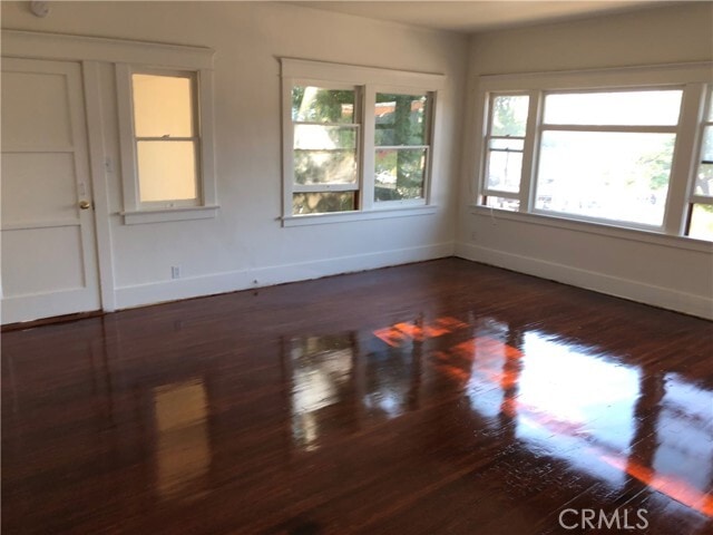 Building Photo - 342 E 8th St