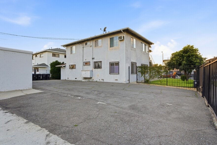 Building Photo - 7932 Brimfield Ave