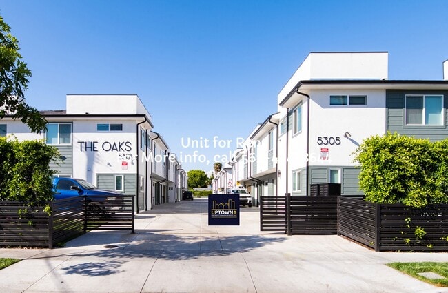 Building Photo - Townhome - 3 Bedrooms / 2 Baths - Cudahy
