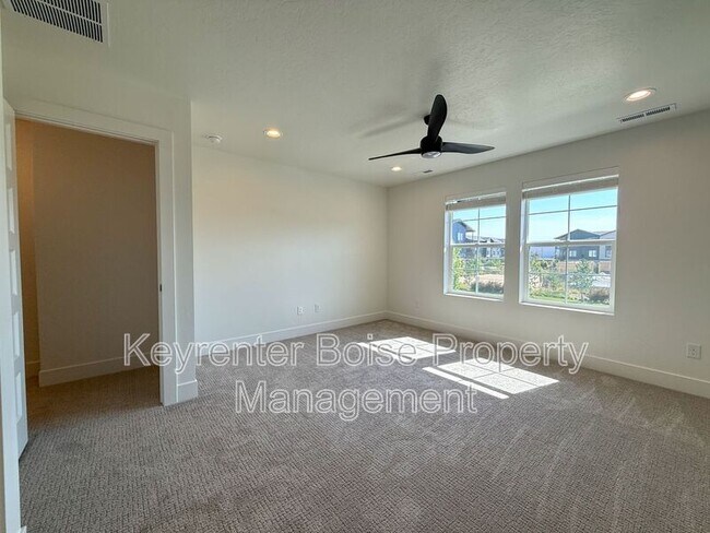 Building Photo - 1337 N Webb Wy