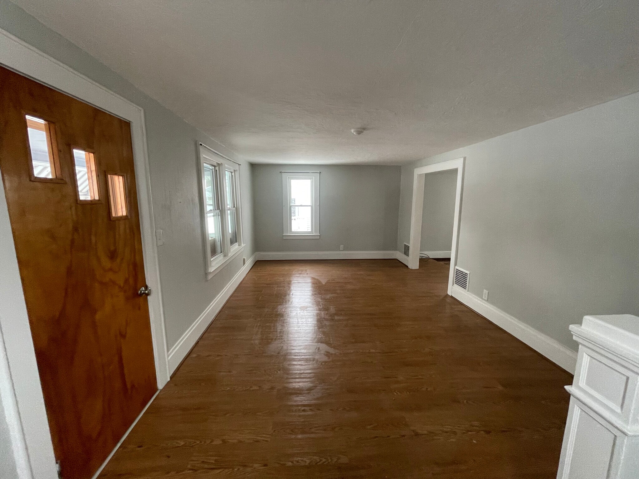 Building Photo - 104 Lynhurst Ave