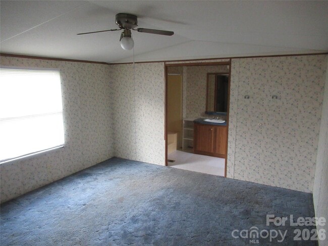 Building Photo - 2400 Skyview Ln